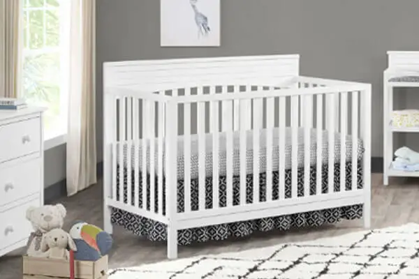 The Oxford Baby Harper 4-in-1 convertible crib in the nursery. The official image from the Oxford Baby & Kids.